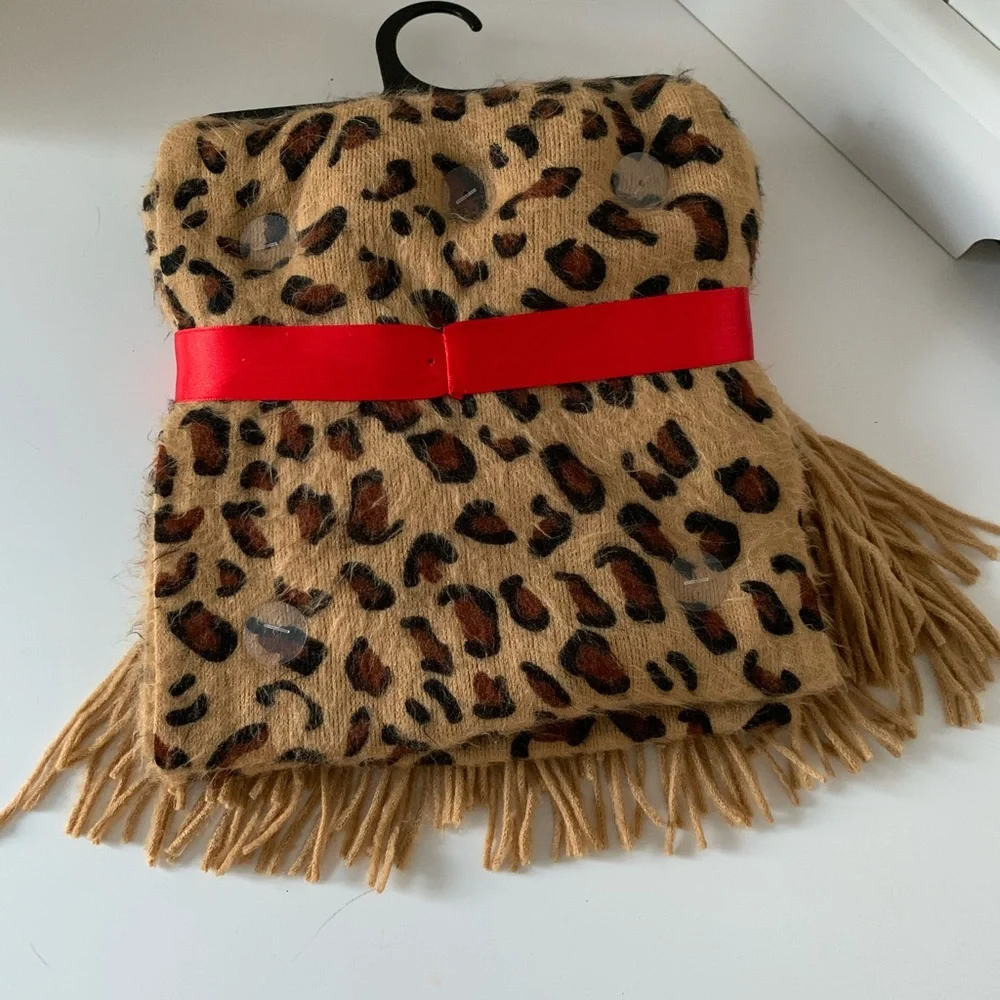 NWT•Luxurious Leopard Scarf and Glove Set by Cejon